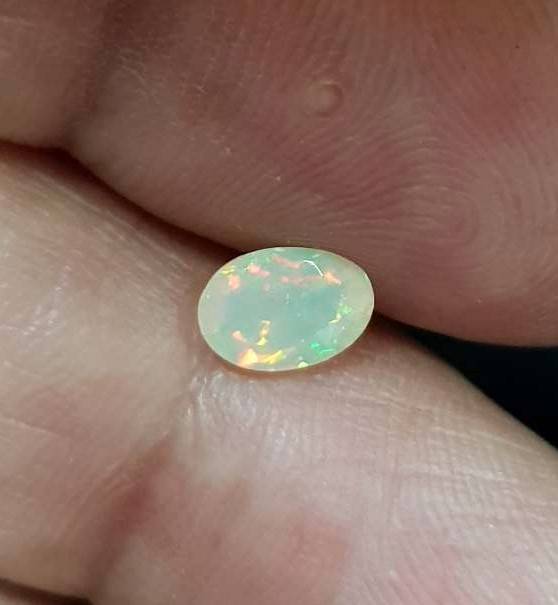 Opal 0.54Cts Oval Facetted 5x7mm Multi Colours Glittering Rainbow 3D! Ethiopian Natural