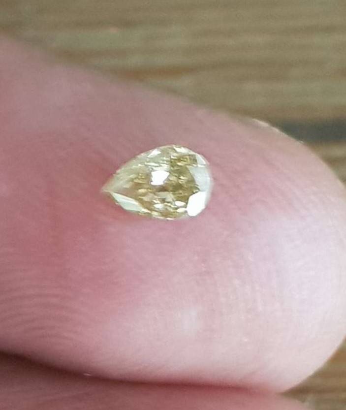 0.33CT. DIAMOND PEAR CUT  YELLOW LOOSE NATURAL SI1 Natural