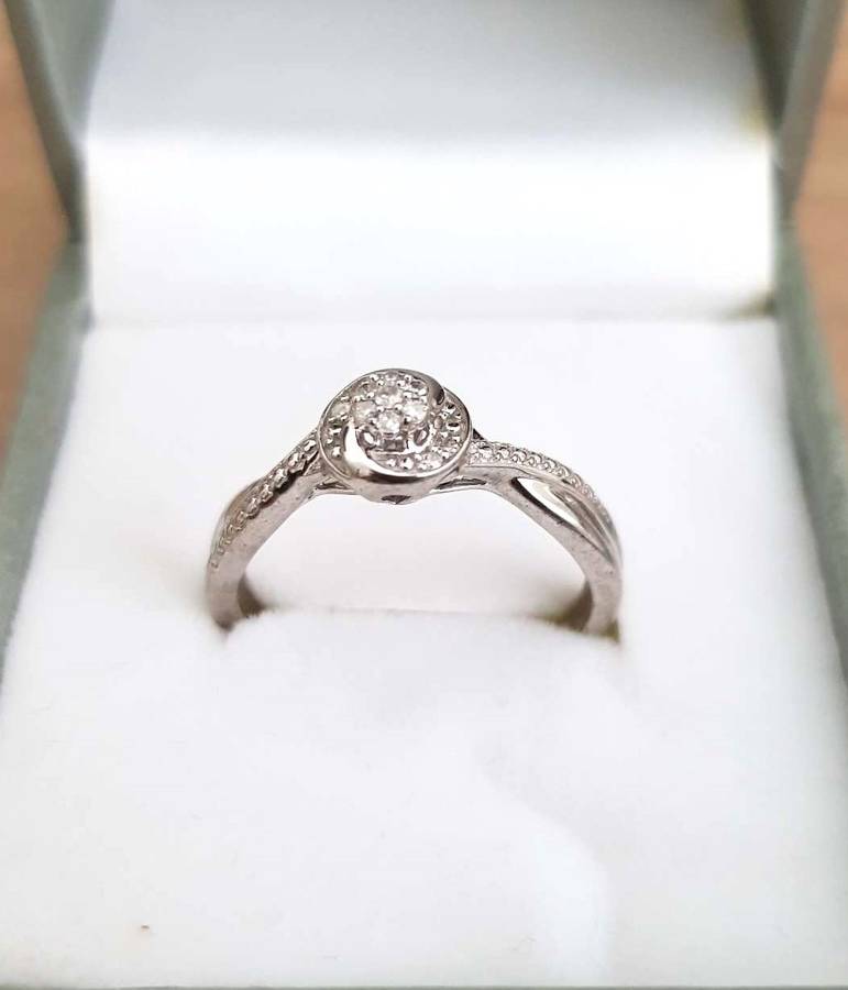 0.200ct  CLUSTER DIAMOND RING ROUND CUT **WHITE GOLD** DESIGNER