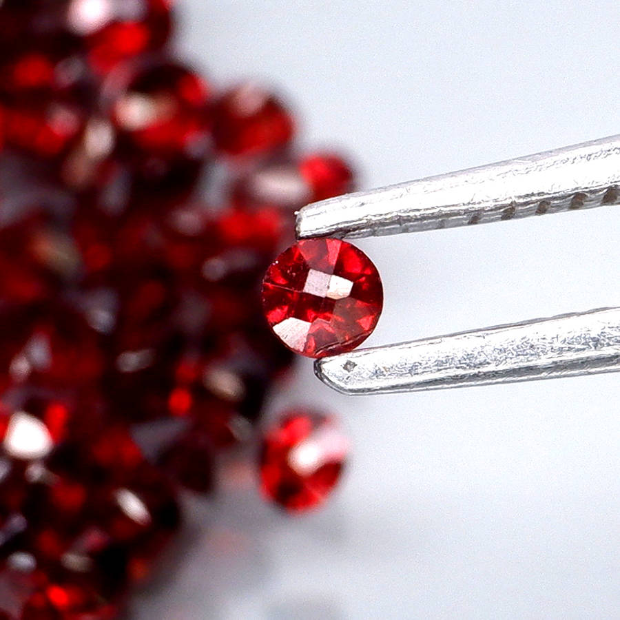 Red Mozambique Garnet 1Pcs/0.028Ct.Round 1.7 mm.Outstanding! Natural