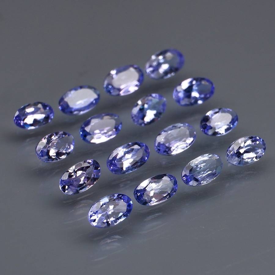 Purplish Blue Tanzanite 0.22Ct.Oval 5x3 mm.Ravishing Color & Full Fire!