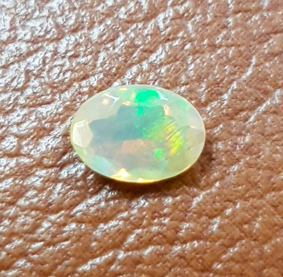 Opal 0.54Cts Oval Facetted 5x7mm Multi Colours Glittering Rainbow 3D! Ethiopian Natural