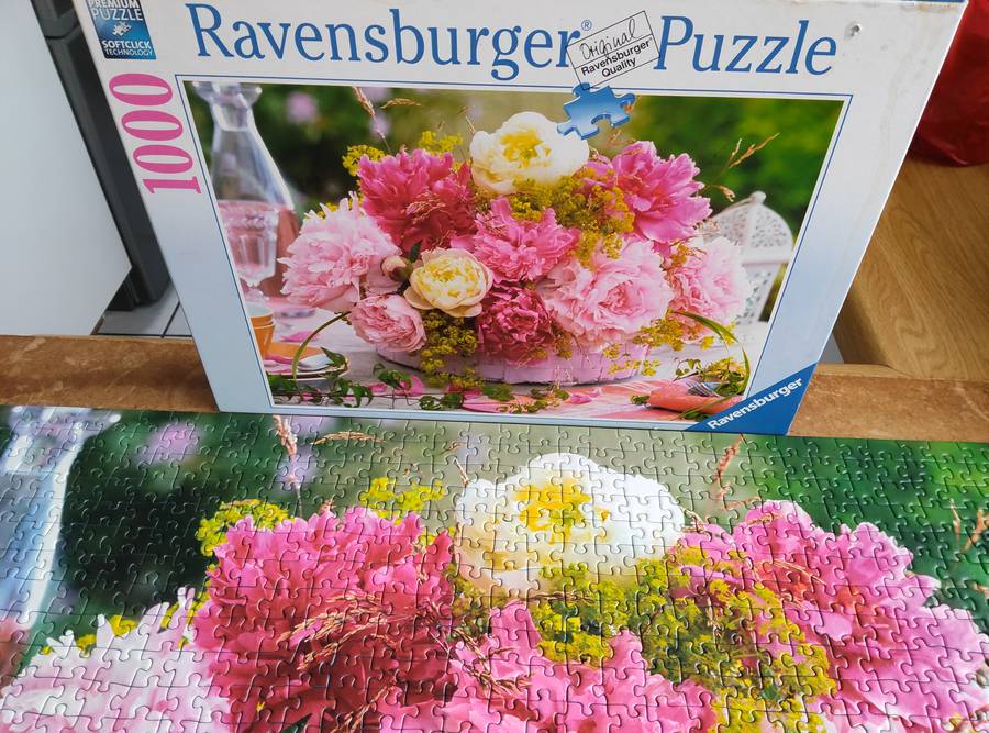 RAVENSBURGER PUZZLE STUNNING FLOWERS DESIGN