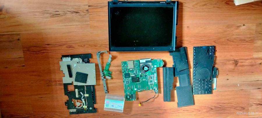 Disassembled Lenovo SL500 15" laptop (read description)