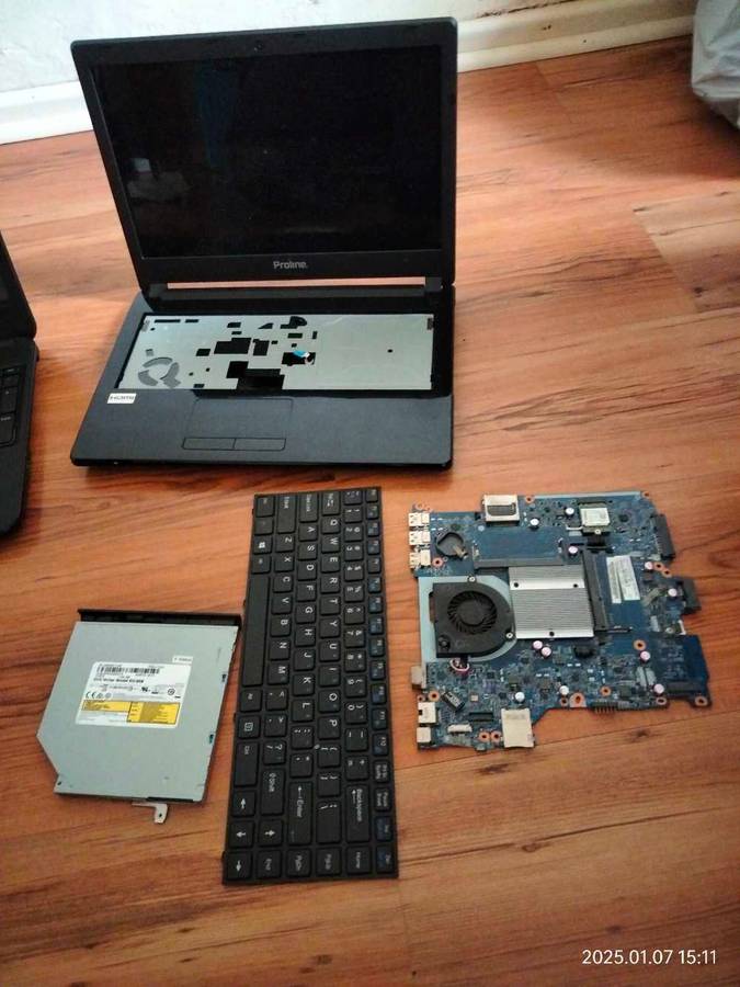 Late entry! 2 x laptops for parts (read description)