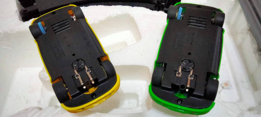 Scalextric 1:32 scale Beetle Cup slot car set - in original box! (read description!)