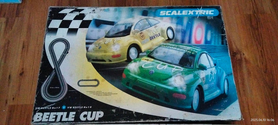 Scalextric 1:32 scale Beetle Cup slot car set - in original box! (read description!)
