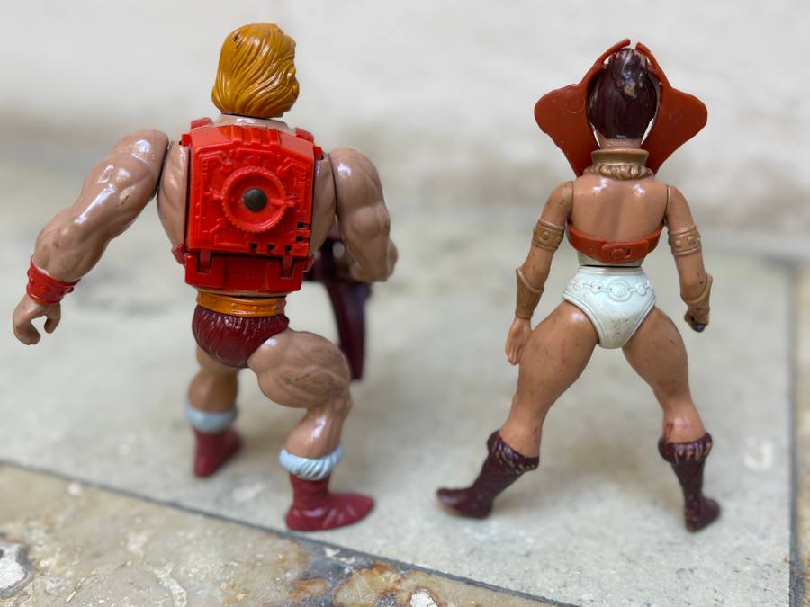 1981 He Man of He-Man Masters of the Universe Teela figure pair with props