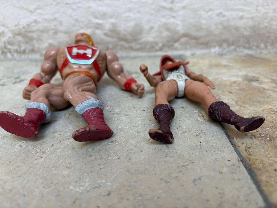 1981 He Man of He-Man Masters of the Universe Teela figure pair with props