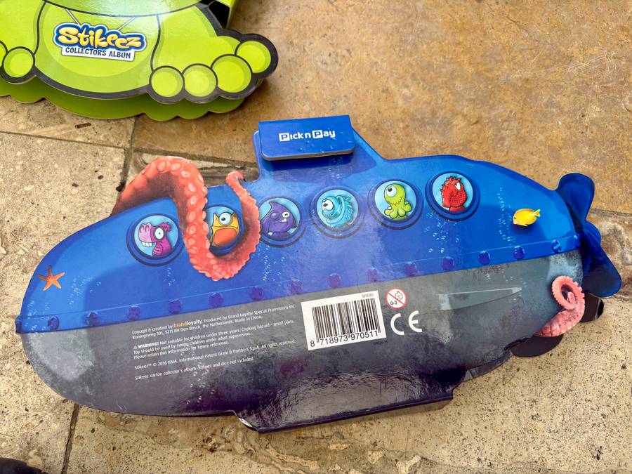 Stikeez album pair frog and creatures of the deep collectors albums