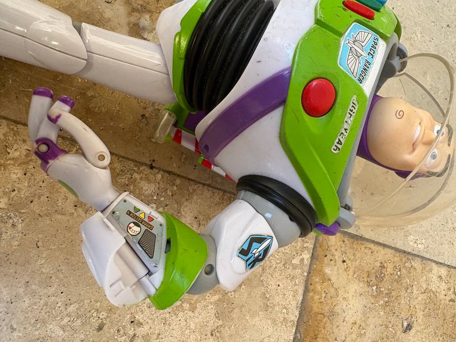TOY STORY BUZZ LIGHTYEAR Vintage Figure space ranger talking figure 30cm