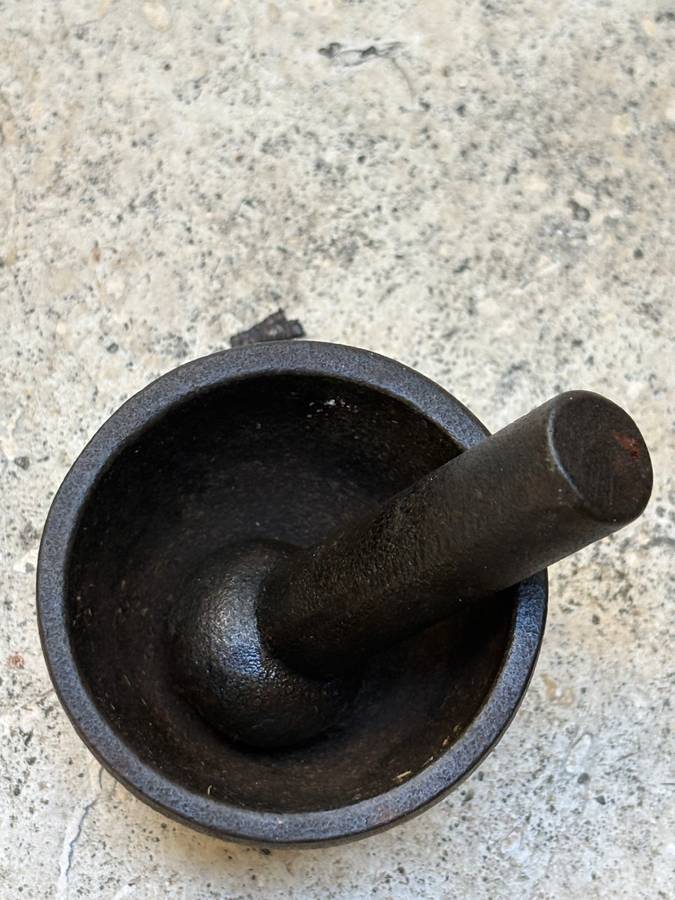 Vintage cast iron mortar and pestle no 7 small
