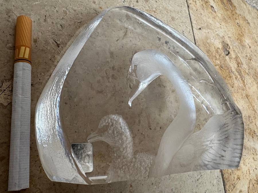 Vintage Mats Jonasson lead crystal paperweight Swan mother and baby  3d NIB , in original packaging