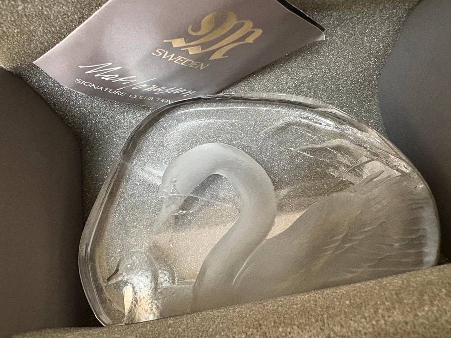 Vintage Mats Jonasson lead crystal paperweight Swan mother and baby  3d NIB , in original packaging