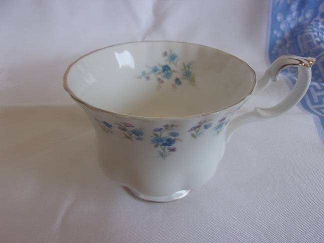 Vintage Royal Albert "Memory Lane" tea trio