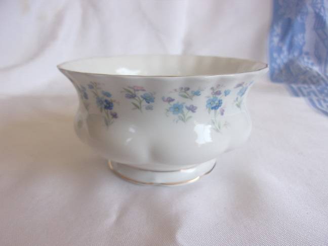 Vintage Royal Albert "Memory Lane" sugar basin