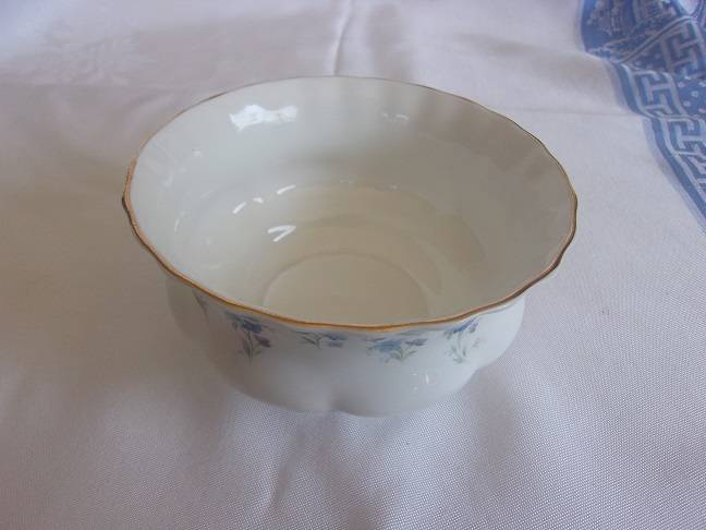 Vintage Royal Albert "Memory Lane" sugar basin