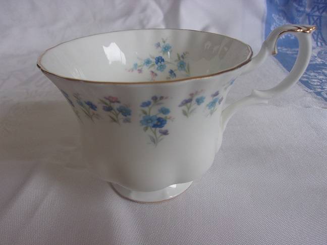 Vintage Royal Albert "Memory Lane" tea trio