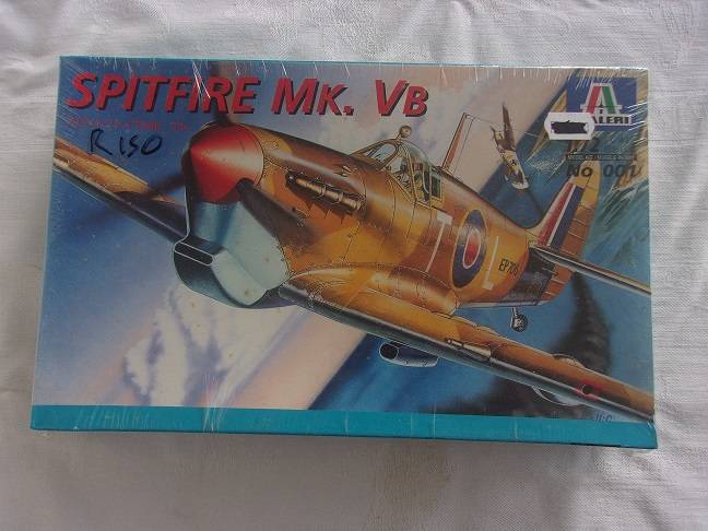 Italeri 1:72 scale Spitfire & Fujimi Grumman Hawkeye model plane kits for 1 bid