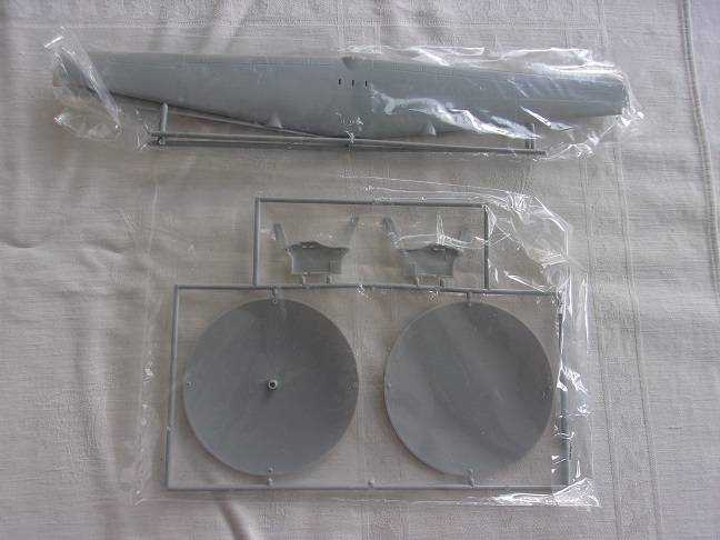 Italeri 1:72 scale Spitfire & Fujimi Grumman Hawkeye model plane kits for 1 bid