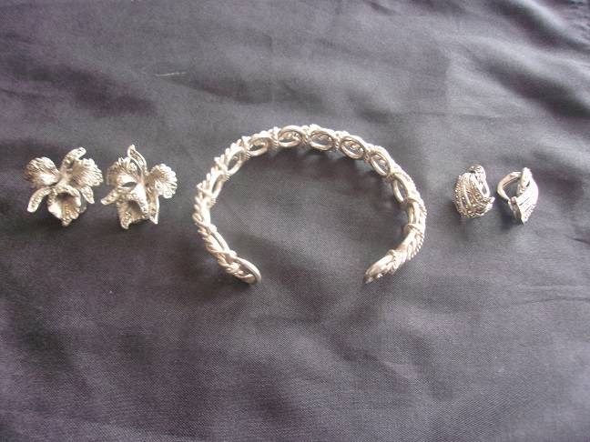Vintage Sterling silver bracelet & 2 pairs earrings fir 1 bid - 36.3g