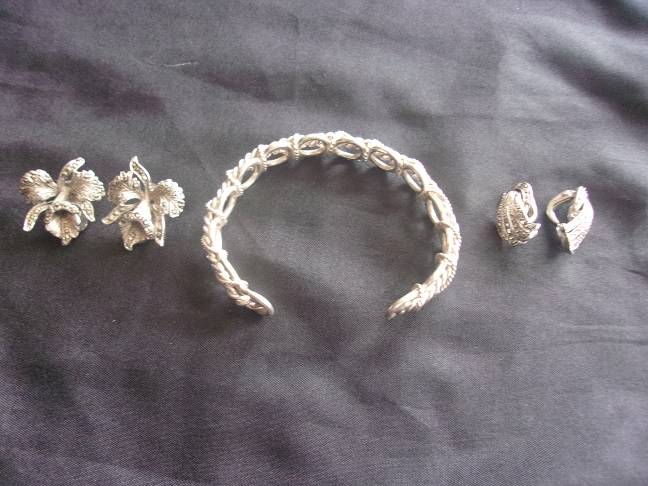 Vintage Sterling silver bracelet & 2 pairs earrings fir 1 bid - 36.3g