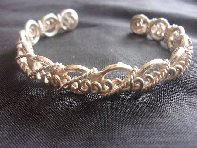 Vintage Sterling silver bracelet & 2 pairs earrings fir 1 bid - 36.3g