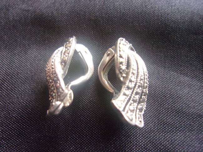 Vintage Sterling silver bracelet & 2 pairs earrings fir 1 bid - 36.3g