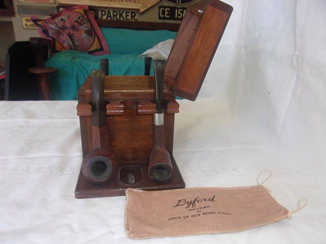4 Vintage quality smoking pipes and a pipe stand for 1 bid