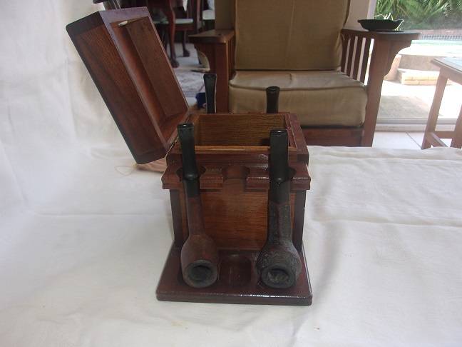 4 Vintage quality smoking pipes and a pipe stand for 1 bid