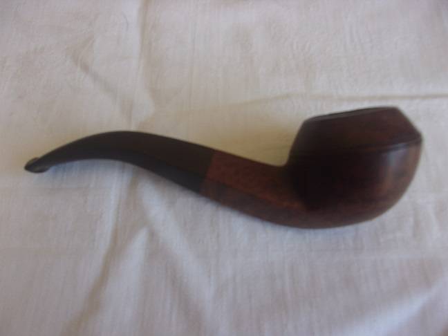 4 Vintage quality smoking pipes and a pipe stand for 1 bid