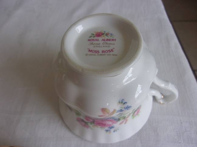 Vintage 21 piece Royal Albert "Moss Rose"  tea set - good condition
