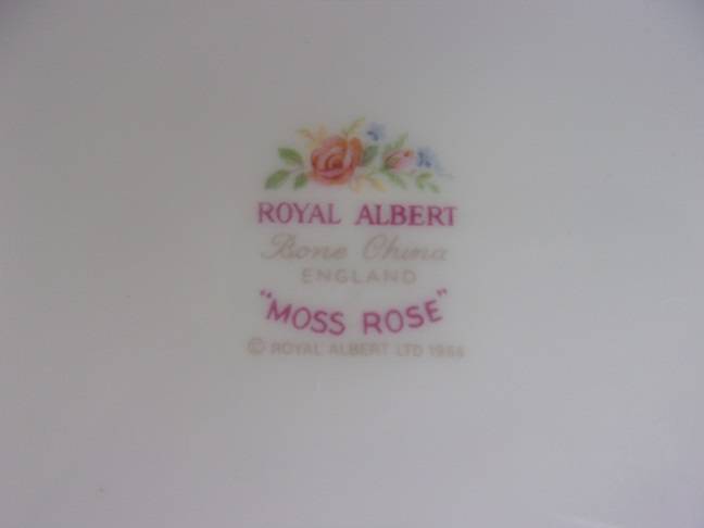 Vintage 21 piece Royal Albert "Moss Rose"  tea set - good condition
