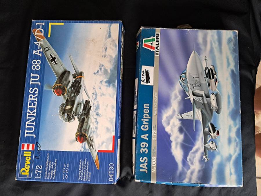 Revell 1:72 scale Junkers & Italeri JAS 39 A Gripen model plane kits for 1 bid