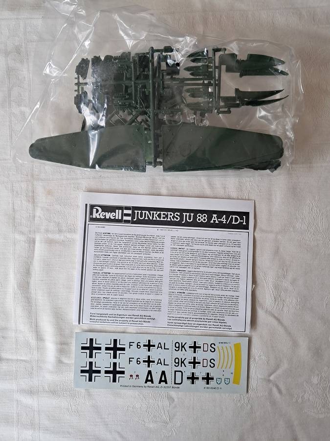 Revell 1:72 scale Junkers & Italeri JAS 39 A Gripen model plane kits for 1 bid