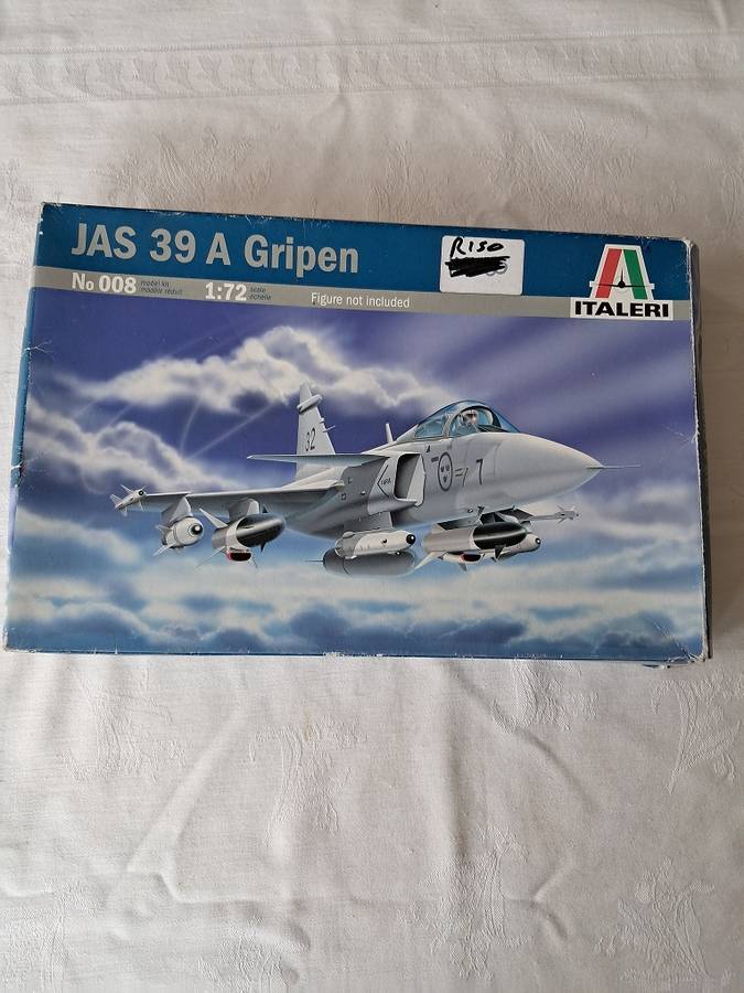 Revell 1:72 scale Junkers & Italeri JAS 39 A Gripen model plane kits for 1 bid