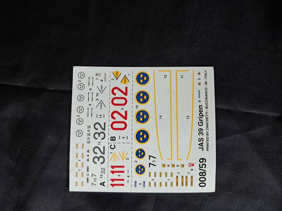 Revell 1:72 scale Junkers & Italeri JAS 39 A Gripen model plane kits for 1 bid