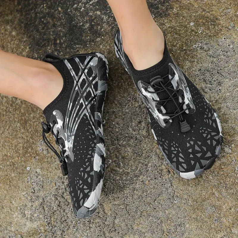 Lightweight barefoot feel Aqua Shoes  Black Camo Lace Up Size 4
