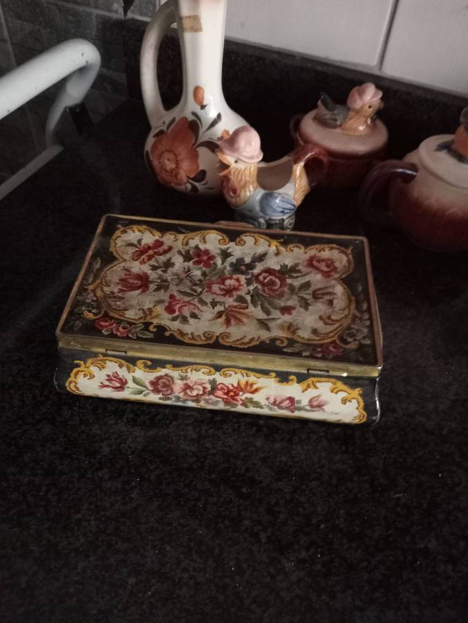 ANTIQUE HOLLAND TIN