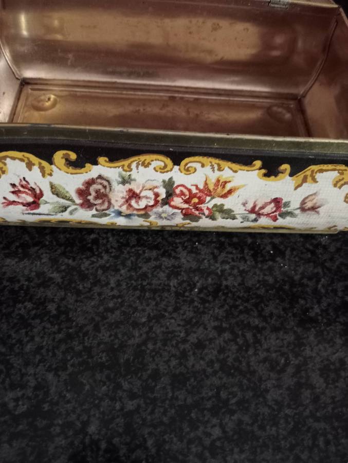 ANTIQUE HOLLAND TIN