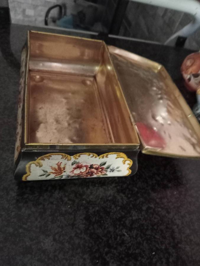 ANTIQUE HOLLAND TIN