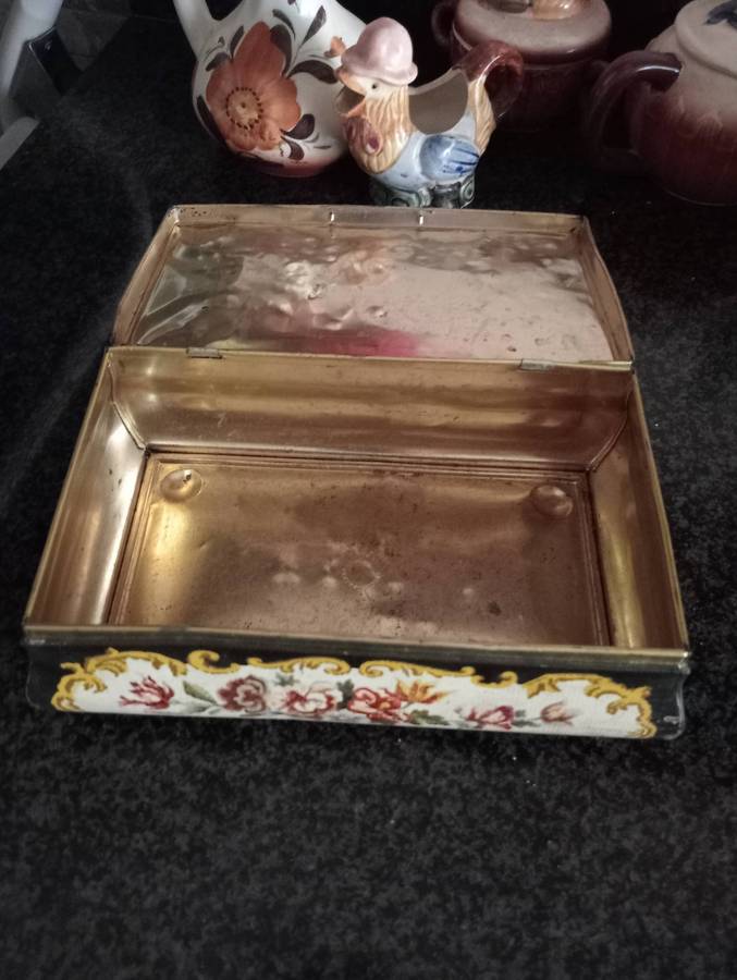 ANTIQUE HOLLAND TIN