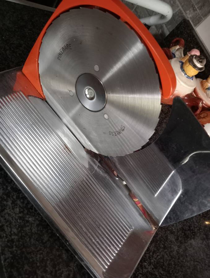 VINTAGE PINEWARE BREADSLICER