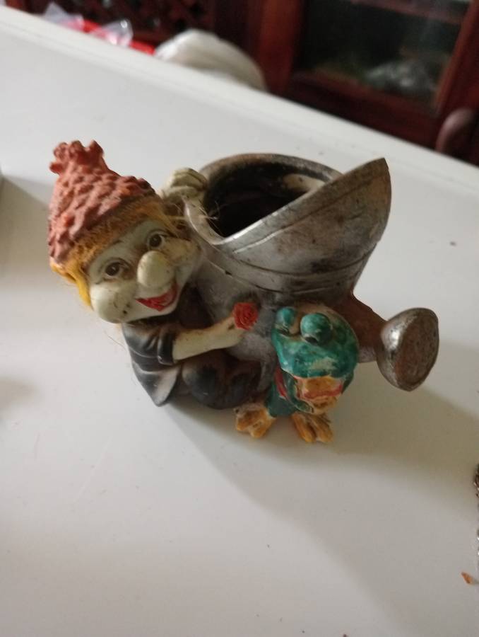 VINTAGE SMALL GARDEN ORNAMENT