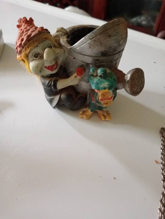 VINTAGE SMALL GARDEN ORNAMENT