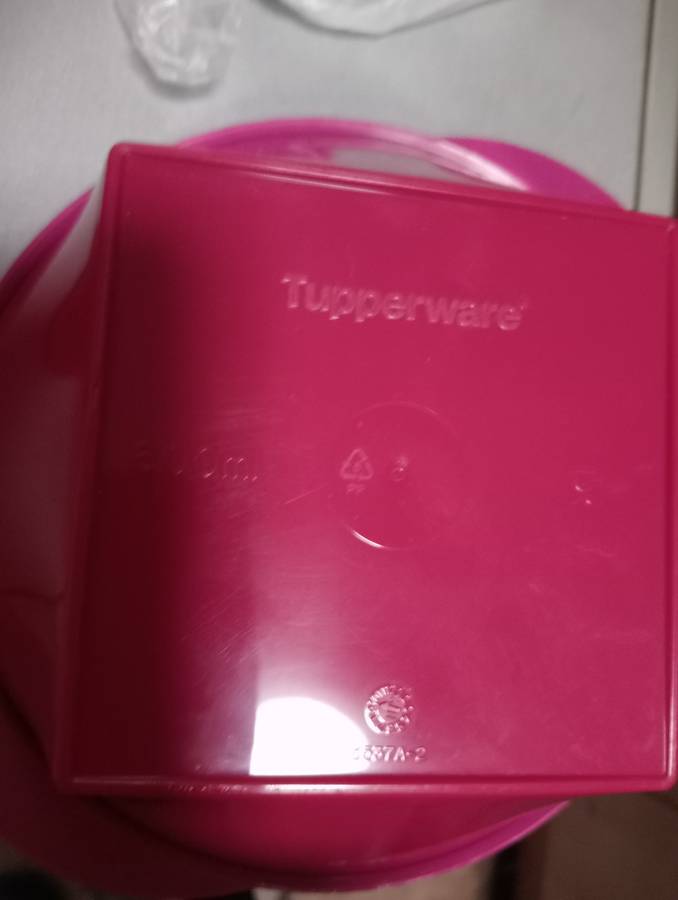 NEW 600 ML TUPPERWARE HOLDER