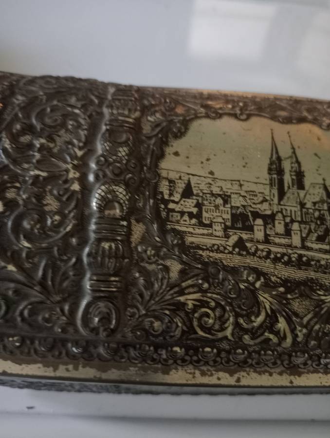 ANTIQUE COLLECTABLE TIN