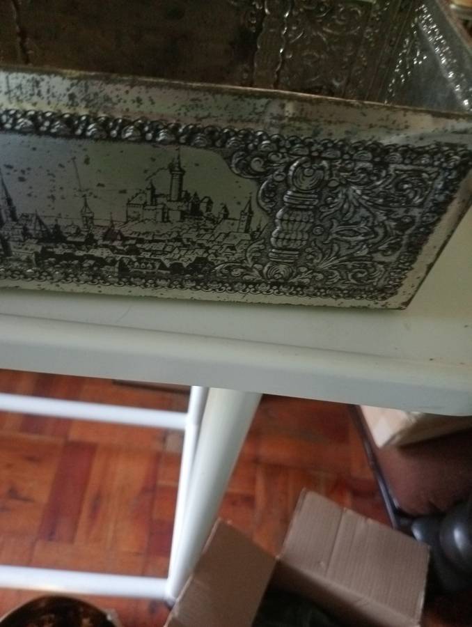 ANTIQUE COLLECTABLE TIN