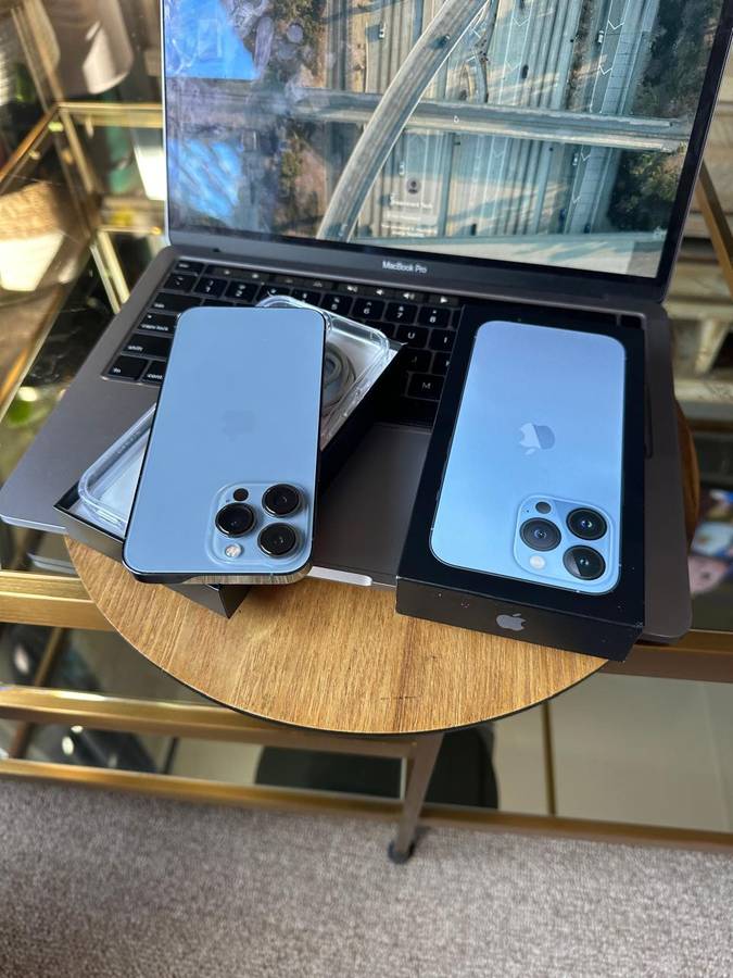 iPhone 13 Pro Sierra Blue (256GB) * EXCELLENT CONDITION  + box and all accessories