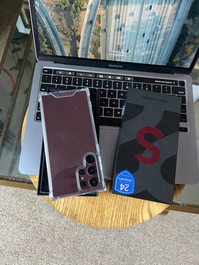 Samsung Galaxy S22 Ultra (256GB) Burgundy ,12GB RAM In Excellent Condition